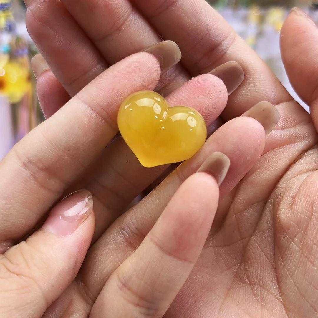 未镶嵌琥珀裸石屁桃