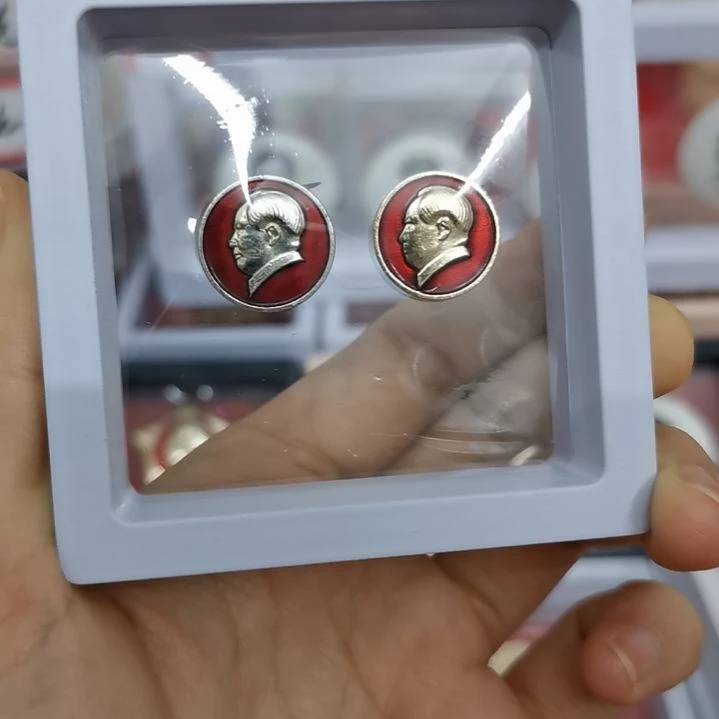 合金湖*红藏纪念章2枚