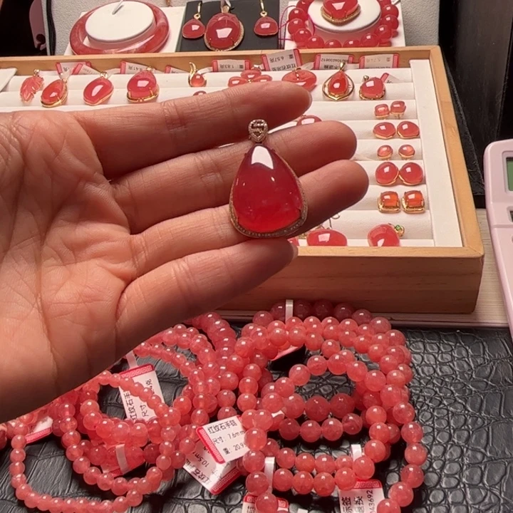 菱锰矿（红纹石）18K金镶嵌颈饰