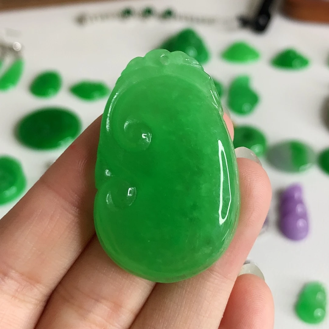 翡翠未镶嵌颈饰东*南非A379