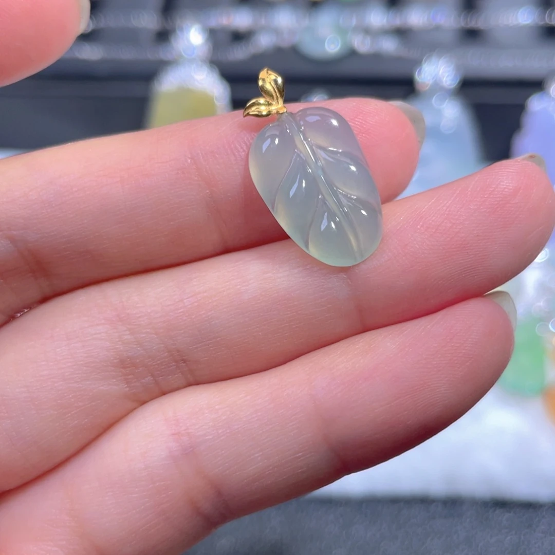 翡翠18K金镶嵌颈饰翡翠