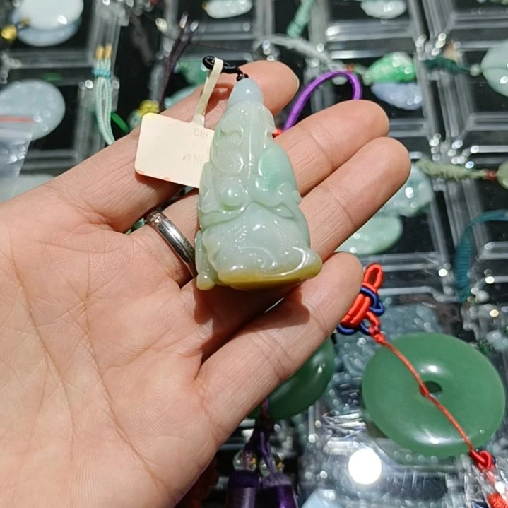 翡翠颈饰未镶嵌吊坠