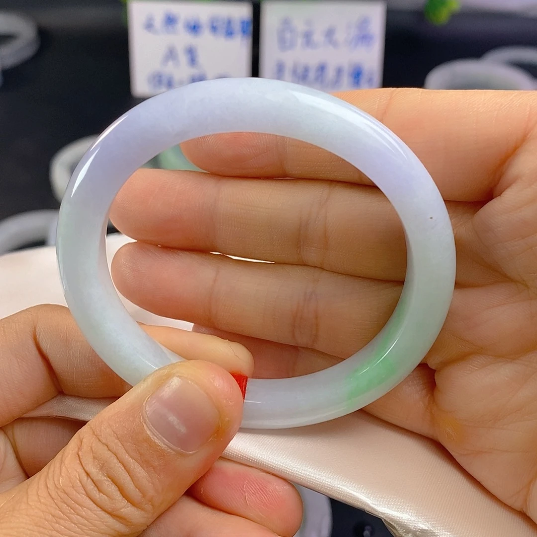 翡翠手镯未镶嵌翡翠