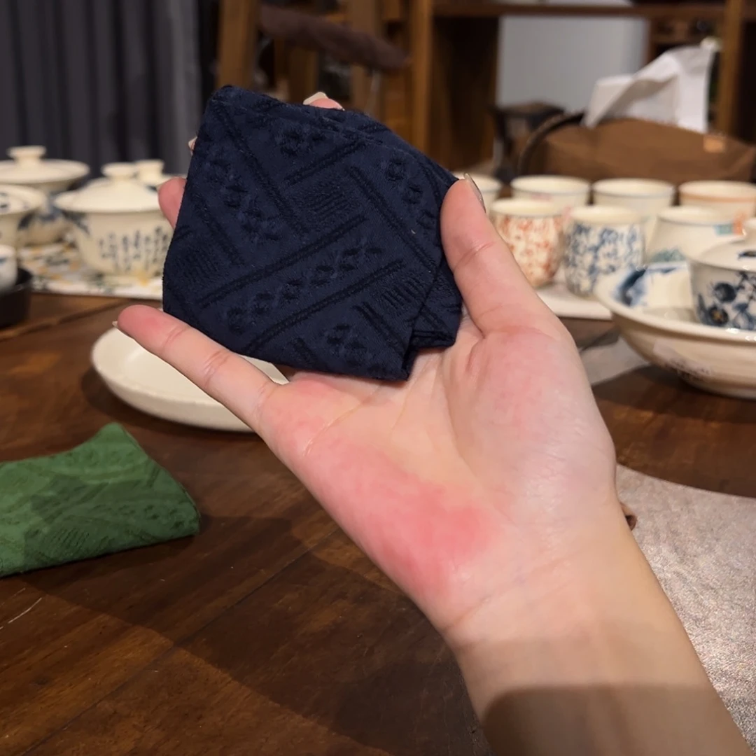 瓷片陶瓷。       陶瓷。