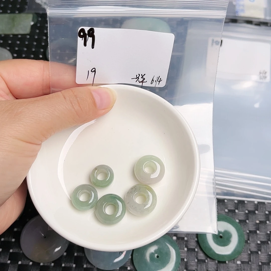 翡翠未镶嵌颈饰一**吖不