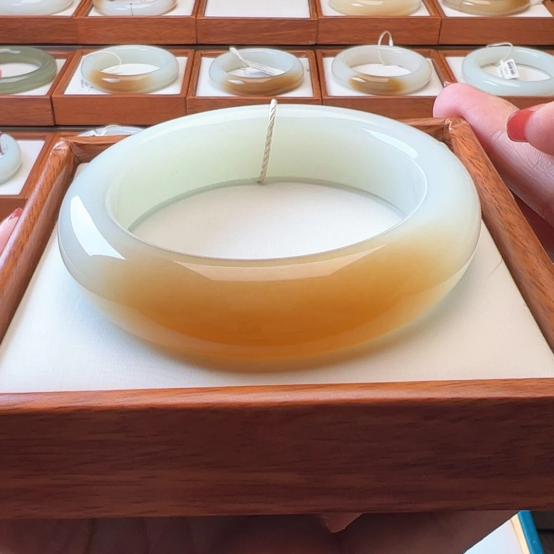 和田玉手镯未镶嵌56