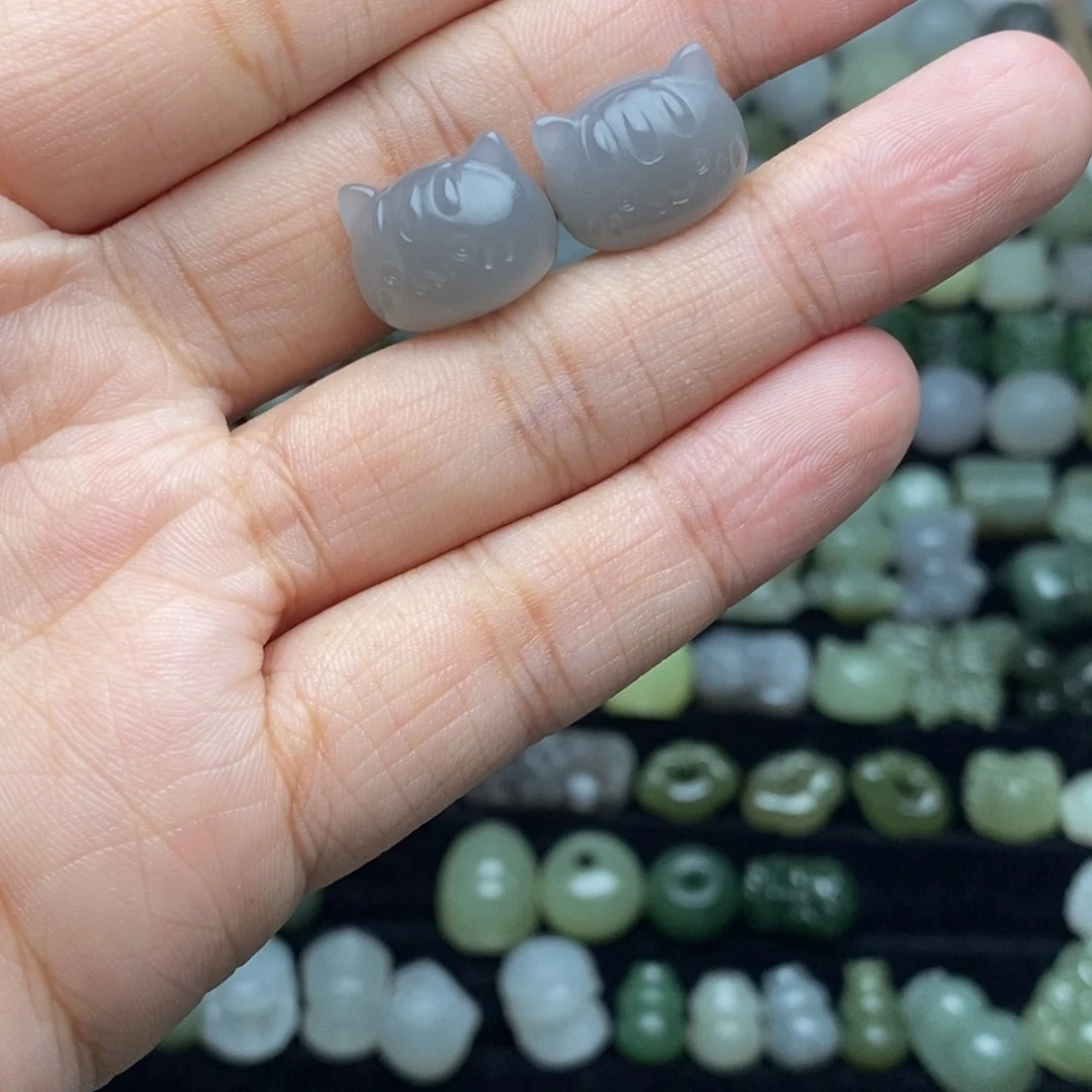 涵***姐和田玉未镶嵌颈饰