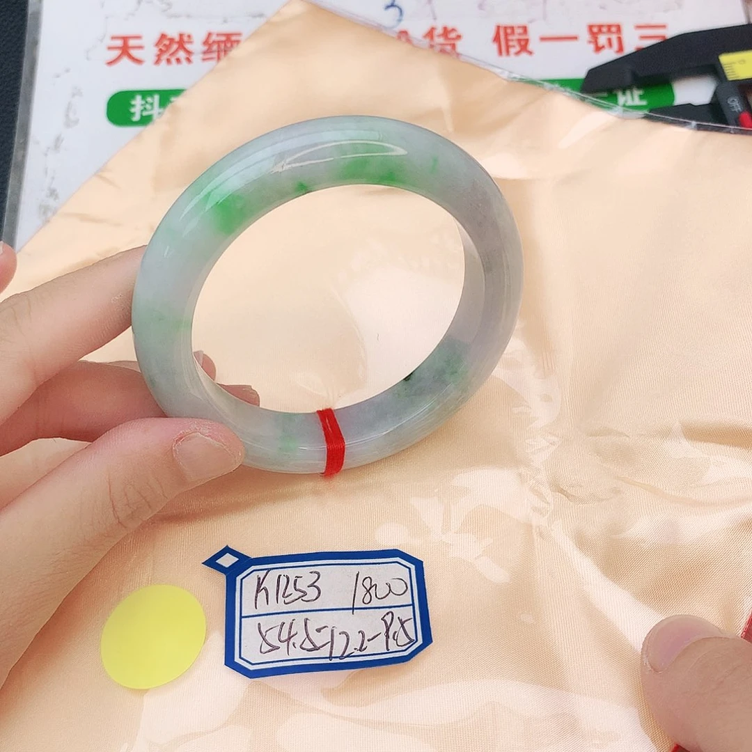 翡翠手镯未镶嵌我