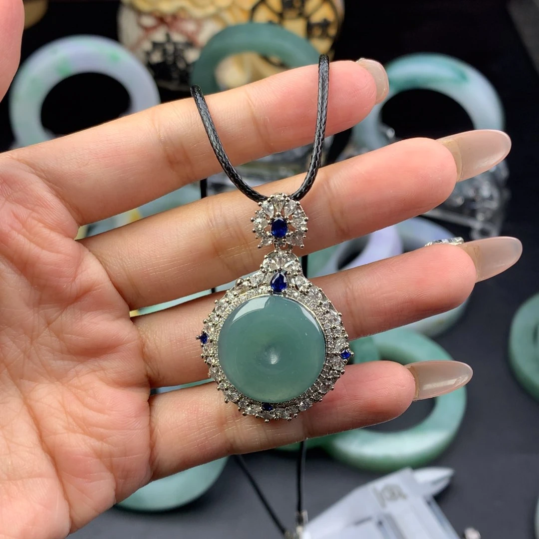 翡翠颈饰未镶嵌多样性