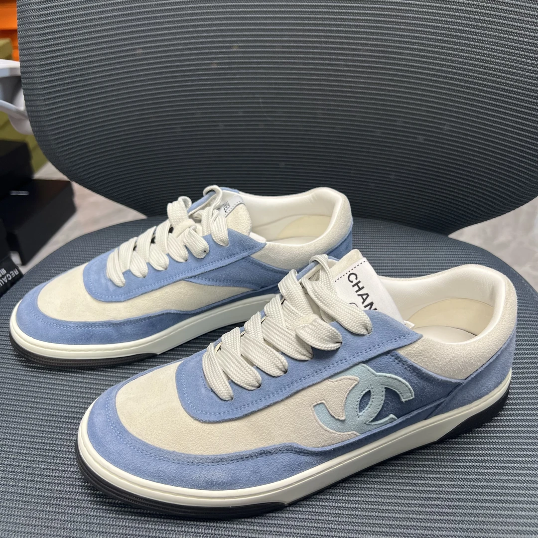 99新 Chanel/香奈儿 38码！97新！23p麂皮大徽标低帮板鞋 白蓝色/
