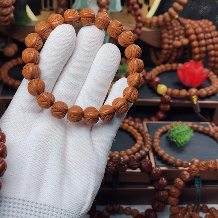 吊坠桃核12玉龙脊手串