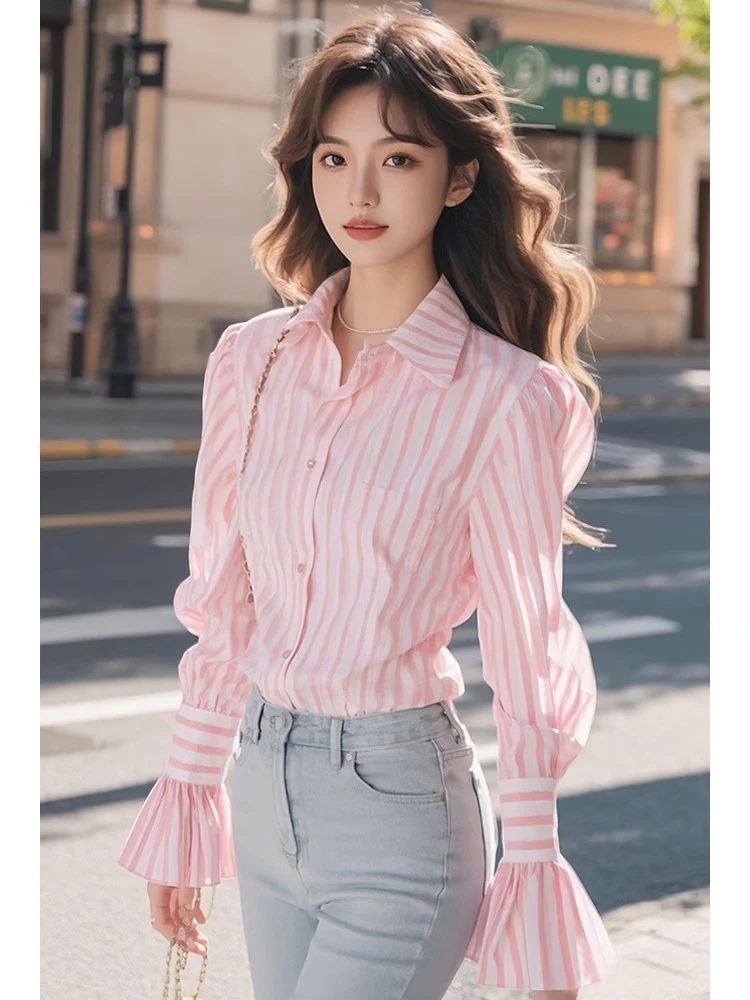 2025年爆款粉色条纹喇叭袖衬衫女高级感轻奢减龄洋气独特漂亮小衫