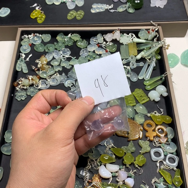 小***小蛇纹石玉合金耳钉