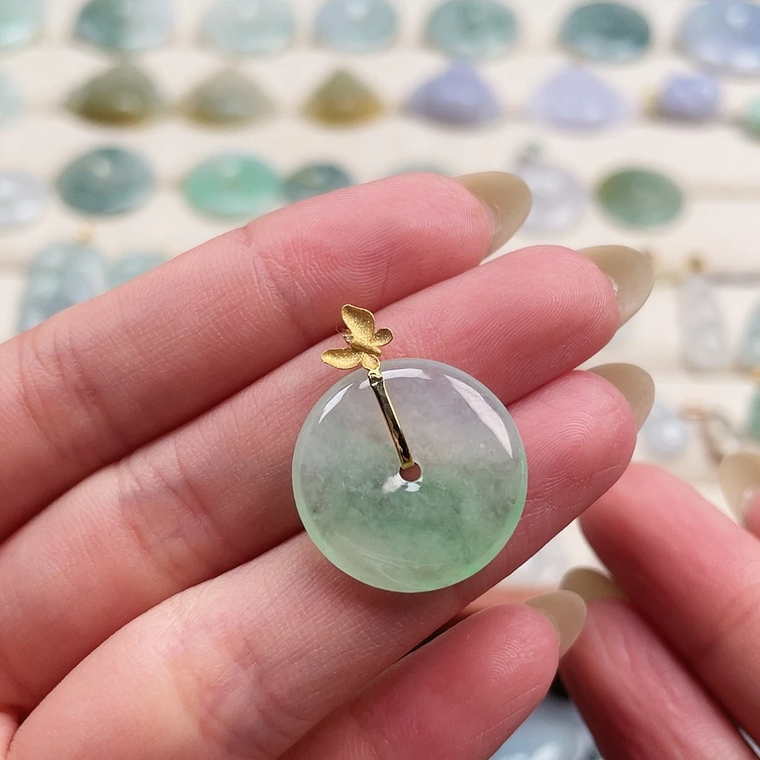 颈饰18K金镶嵌翡翠平安扣