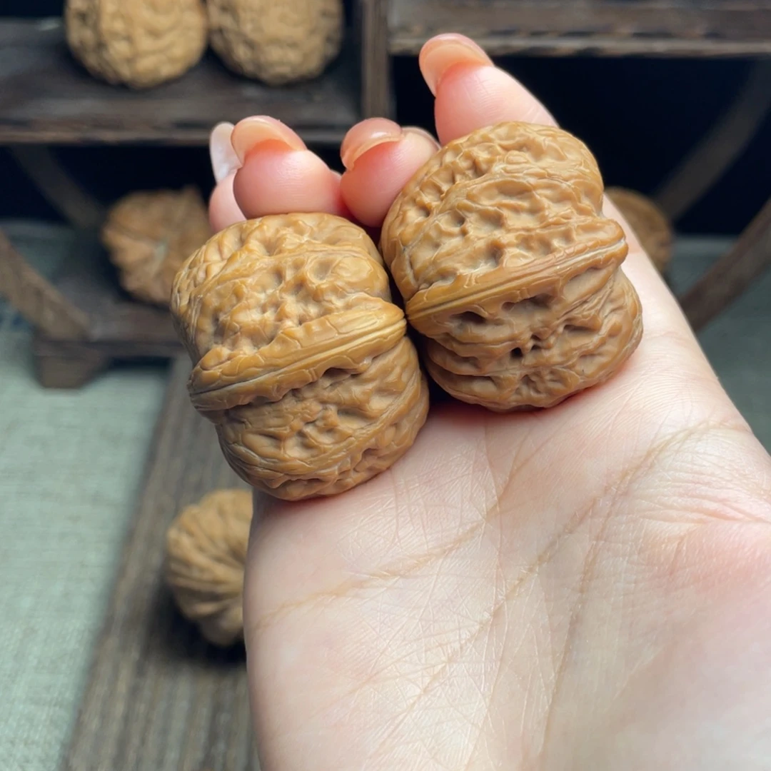 文玩核桃吊坠球宝39 白茬精配毕业红皮克重打手