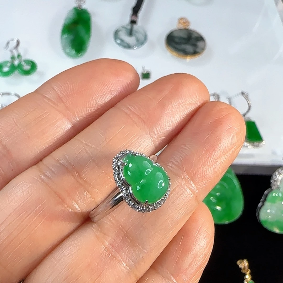 翡翠18K金镶嵌戒指