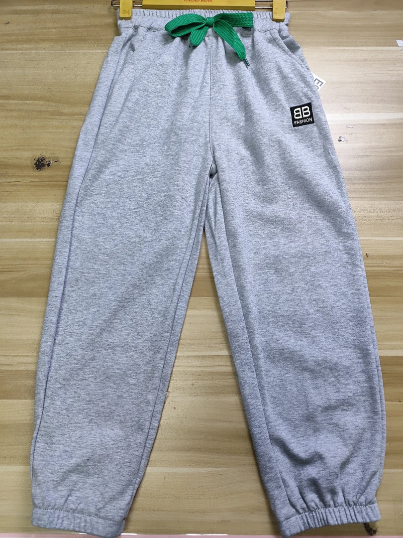 C5下儿童灰色字母卫裤女童