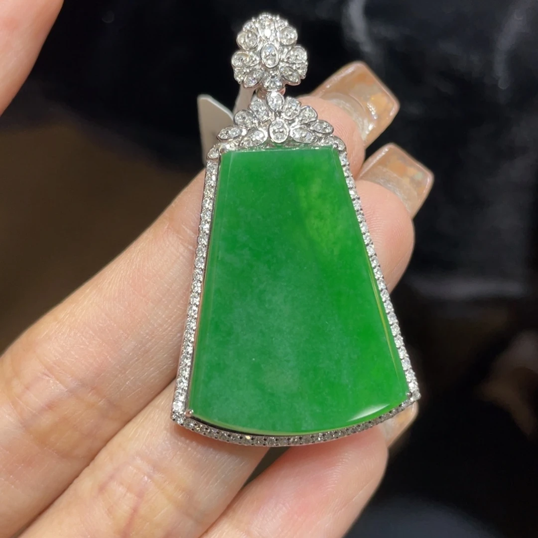 翡翠颈饰18K金镶嵌天然缅甸翡翠