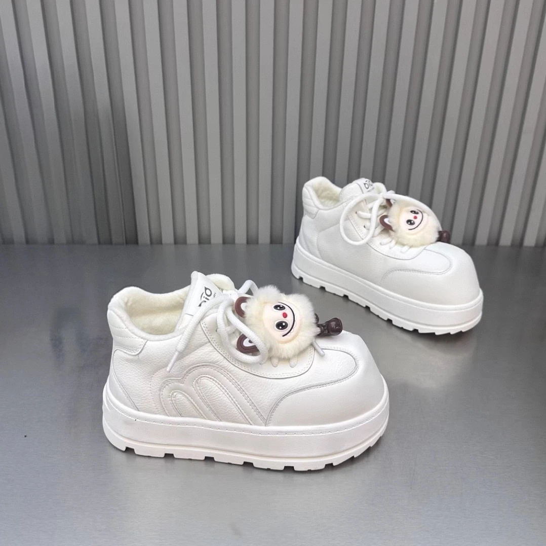 【十六号】5566卡皮巴拉雪地靴保暖短靴光面皮雪地棉23D53小玩偶