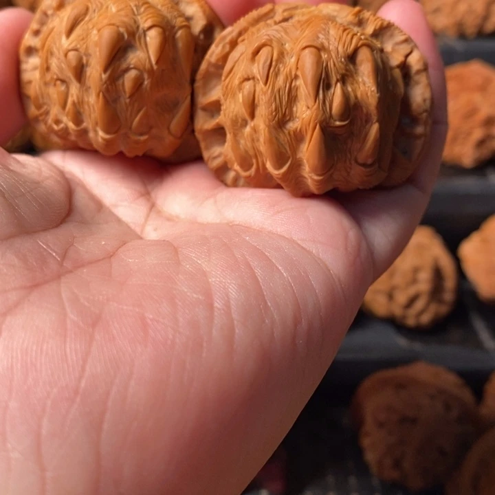 文玩核桃把件吞噬