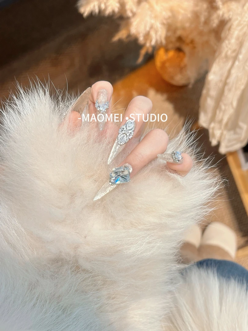 【欲望都市】猫妹穿戴甲 2025新款纯爆闪轻奢长尖细狗猫眼显白美甲