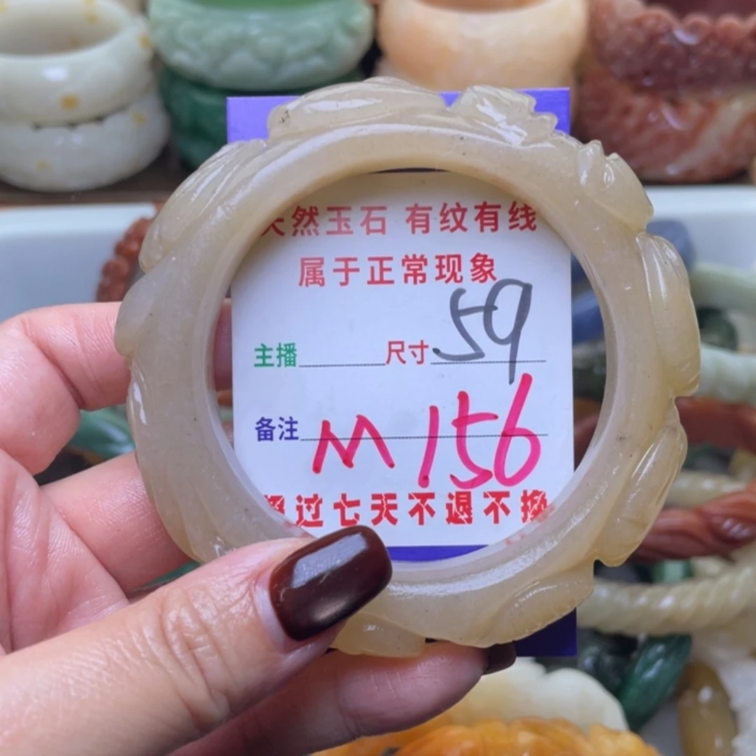 【闪购商品】未镶嵌手镯（圆镯）石英质玉