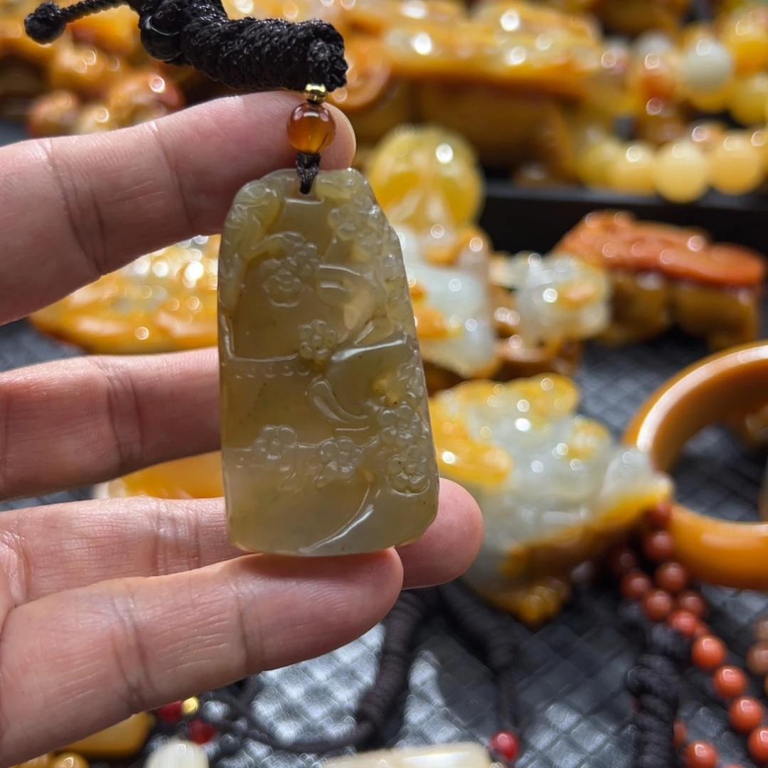 颈饰未镶嵌石英质玉