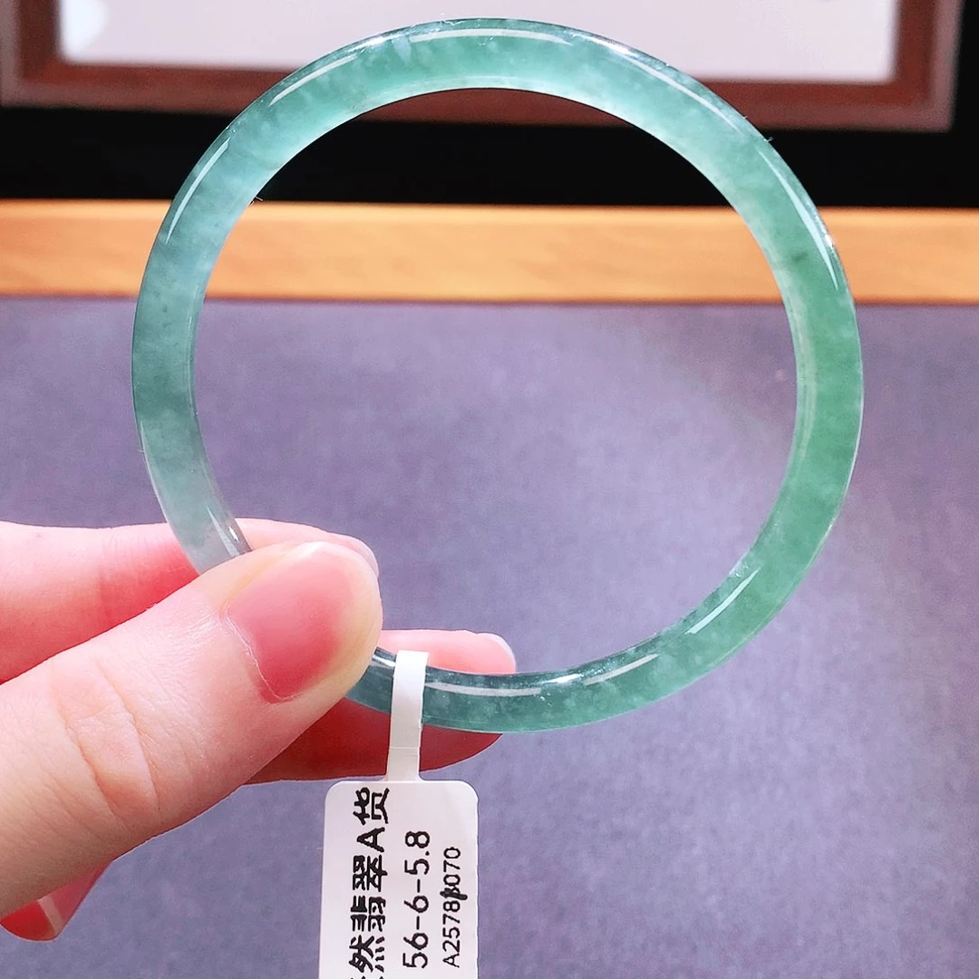 翡翠手镯未镶嵌天然翡翠