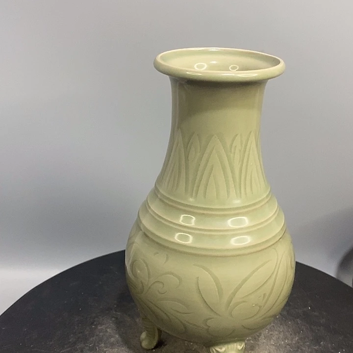 越窑三足炉造型美观