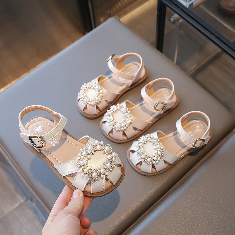 女童凉鞋夏季新款包头珍珠水钻公主鞋学生软底防滑女孩洋气3-9岁