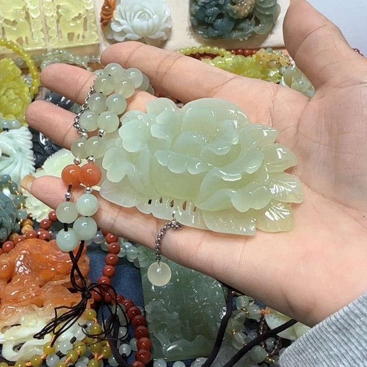 未镶嵌蛇纹石玉吊坠