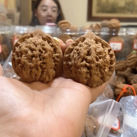 文玩核桃吊坠原****，47官帽尖有伤