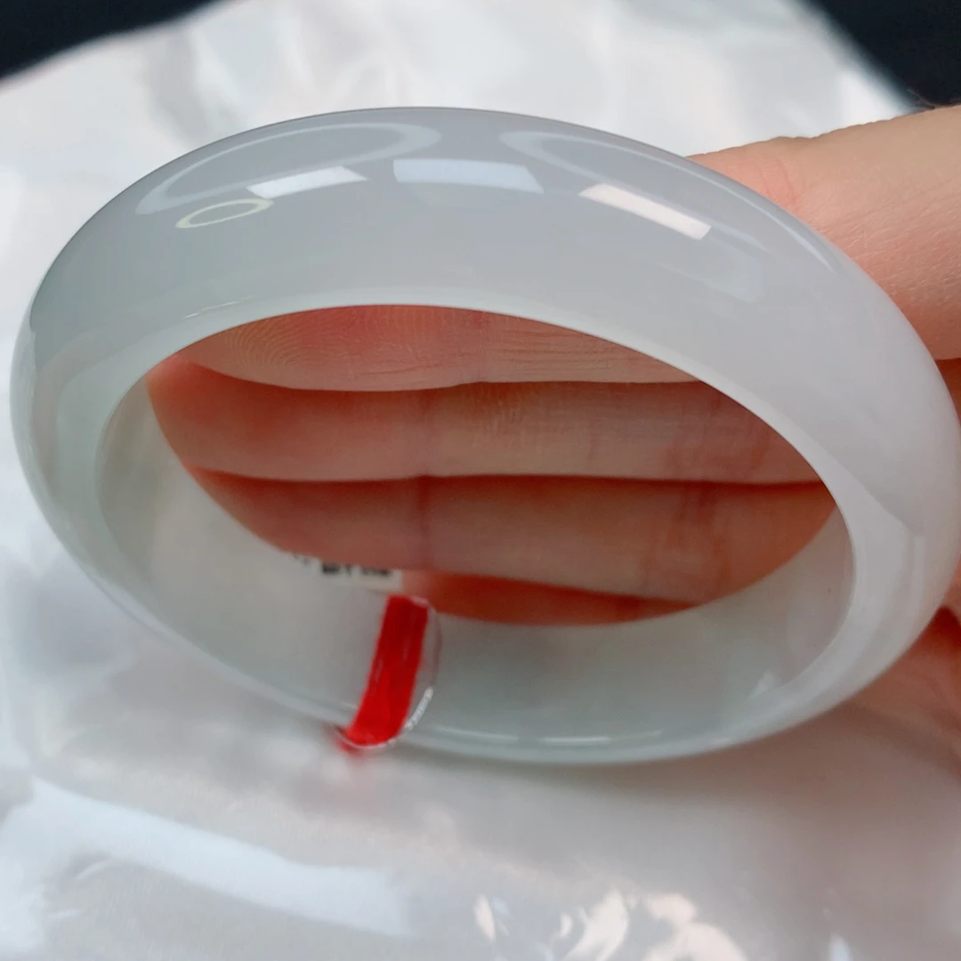 未镶嵌手镯翡翠53.7正圈，果冻胶底白月光，有纹，011