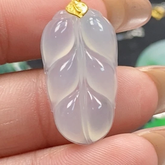 翡翠18K金镶嵌颈饰吊坠