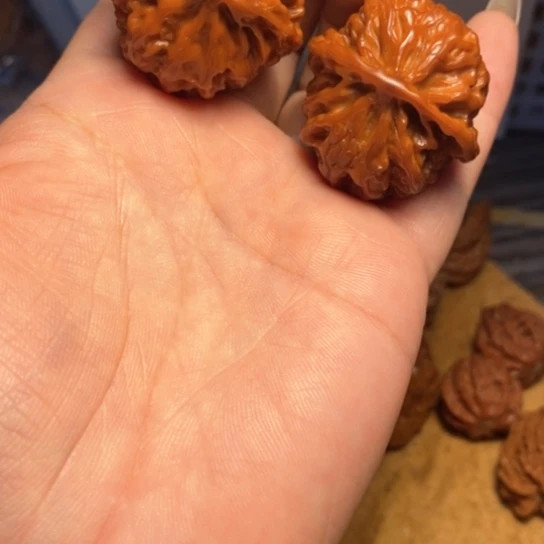 文玩核桃吊坠苹果