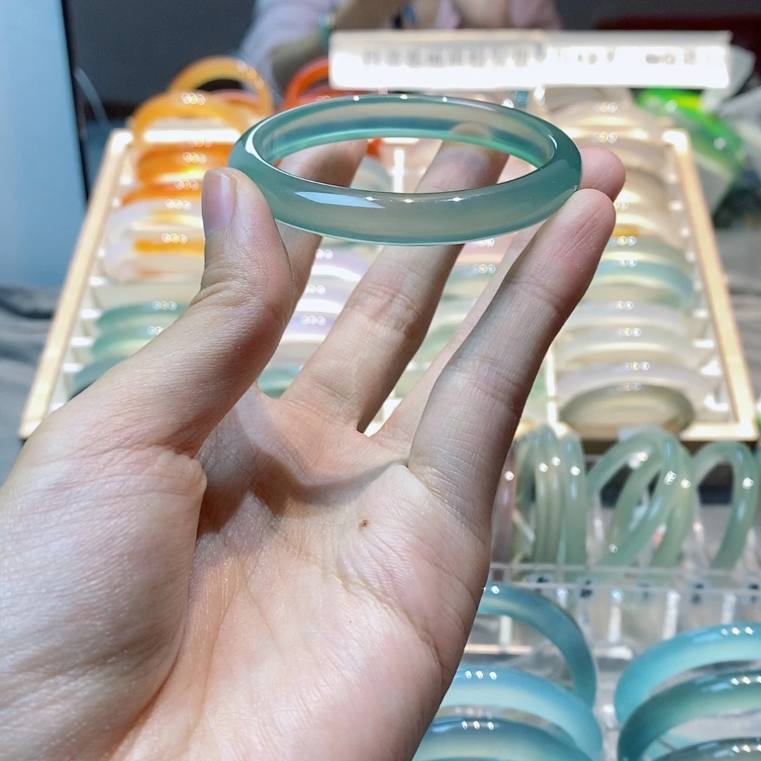 俊***哥玛瑙/玉髓未镶嵌手镯