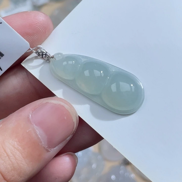 颈饰18K金镶嵌翡翠