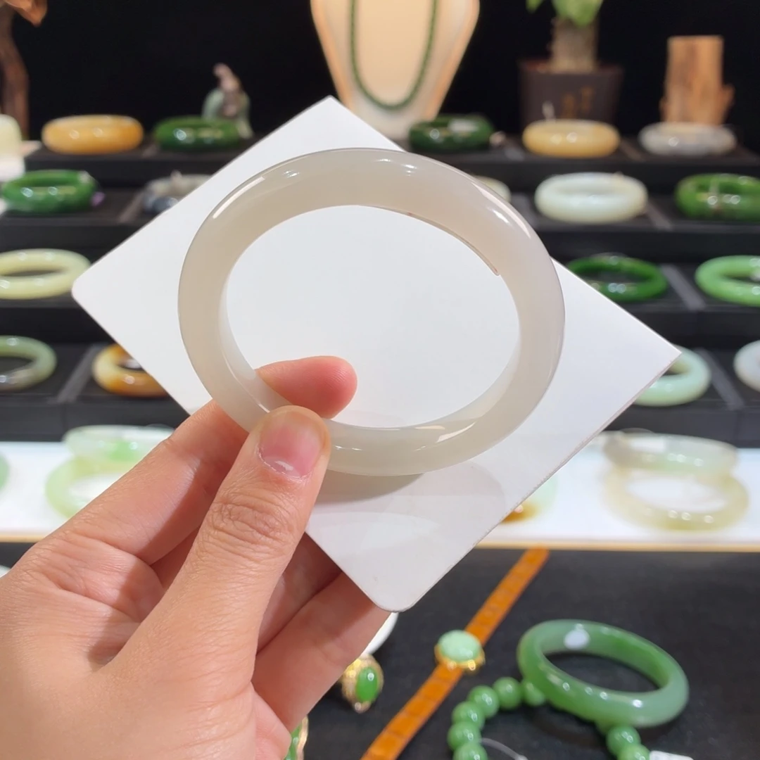 和田玉未镶嵌手镯冰底粉白55