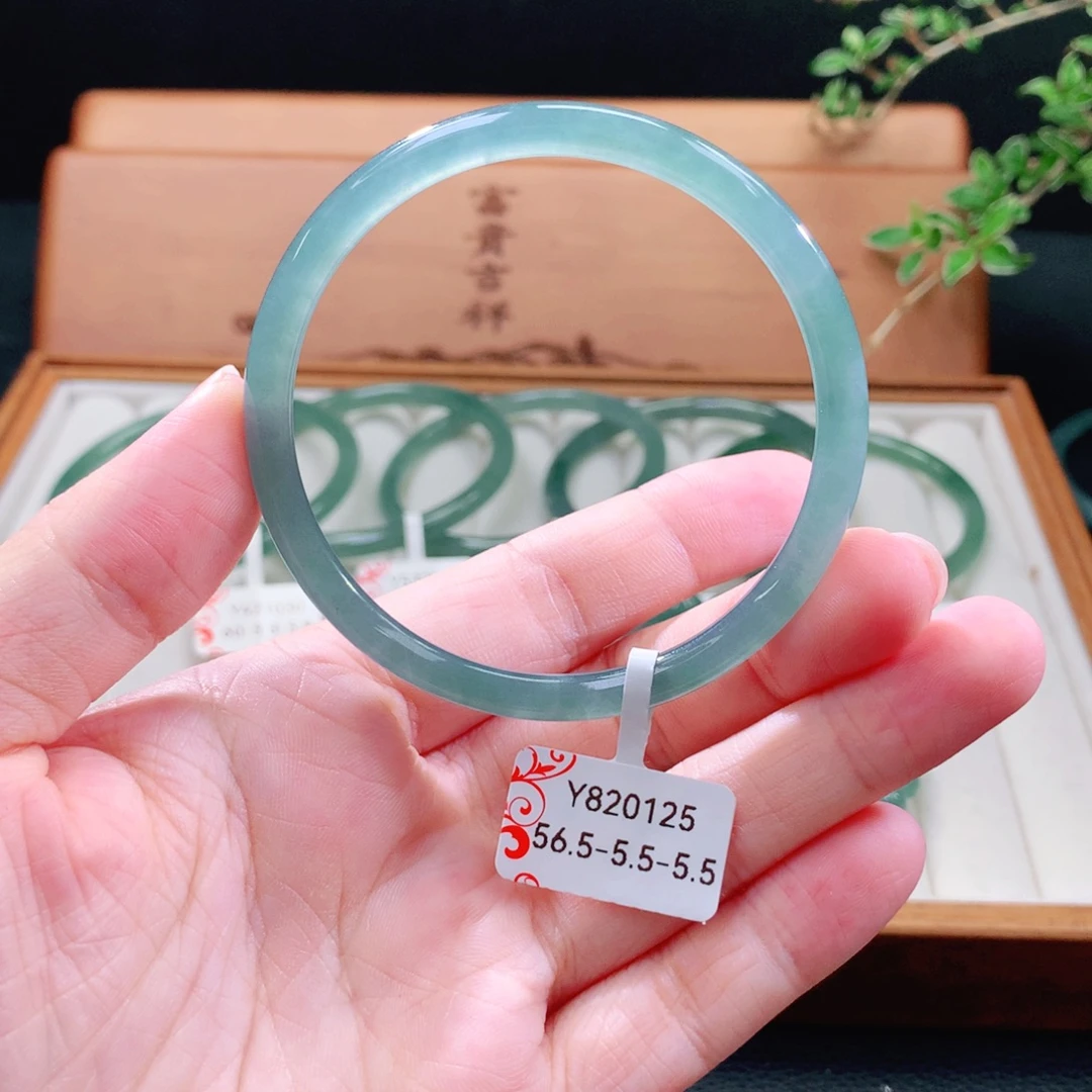 未镶嵌手镯（圆镯）翡翠