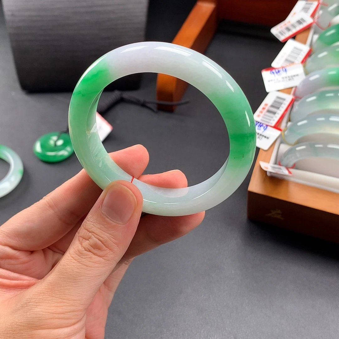 翡翠未镶嵌手镯翡翠