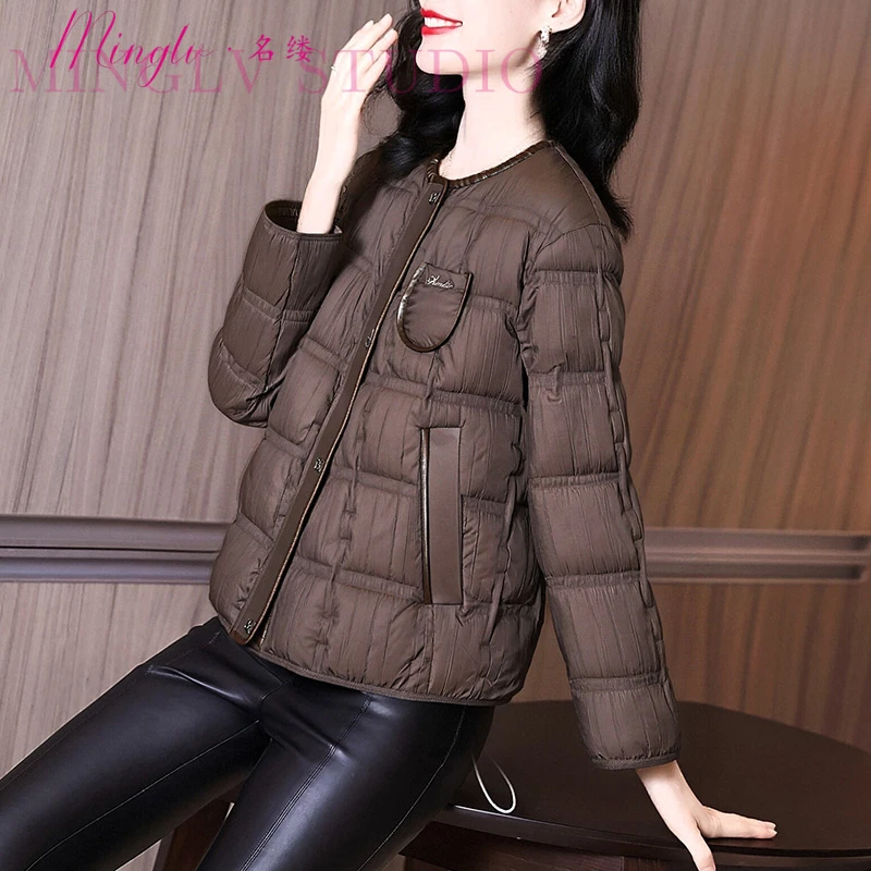 复古通勤风圆领单排扣保暖外套2025年冬季短款百搭显瘦轻便羽绒服