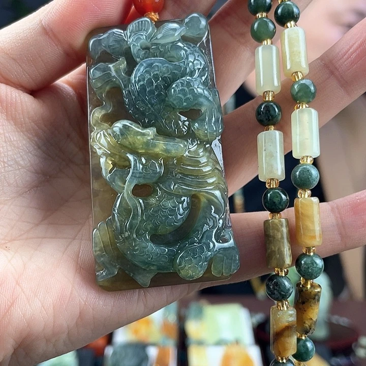 蛇纹石玉颈饰未镶嵌