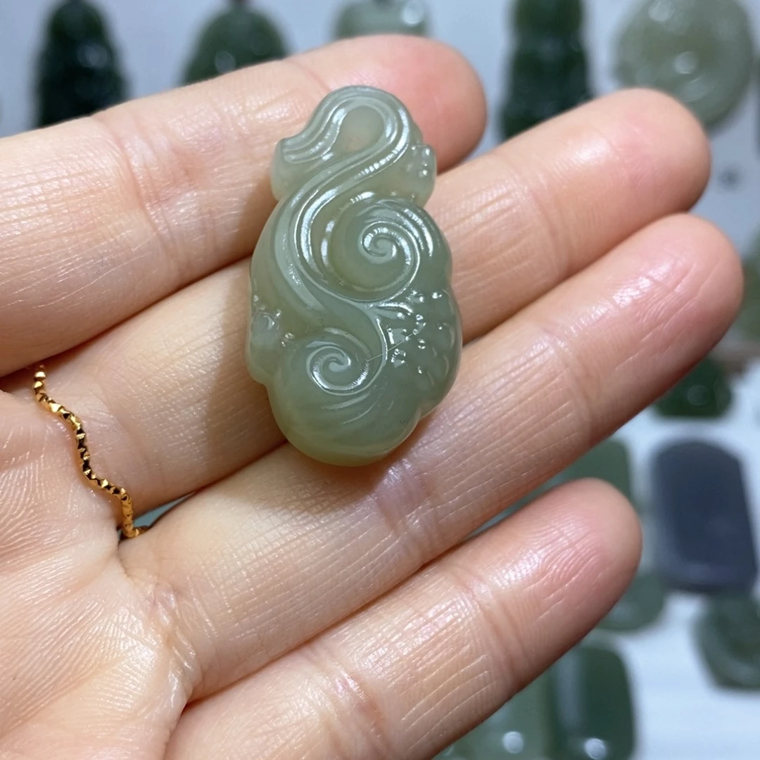 和田玉颈饰未镶嵌如意