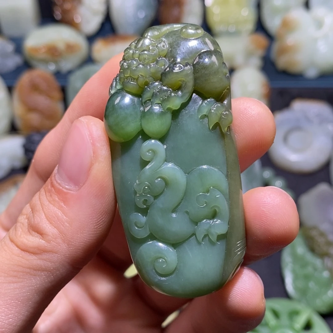 手***孩和田玉未镶嵌挂件