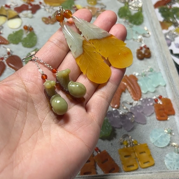 蛇纹石玉合金吊坠