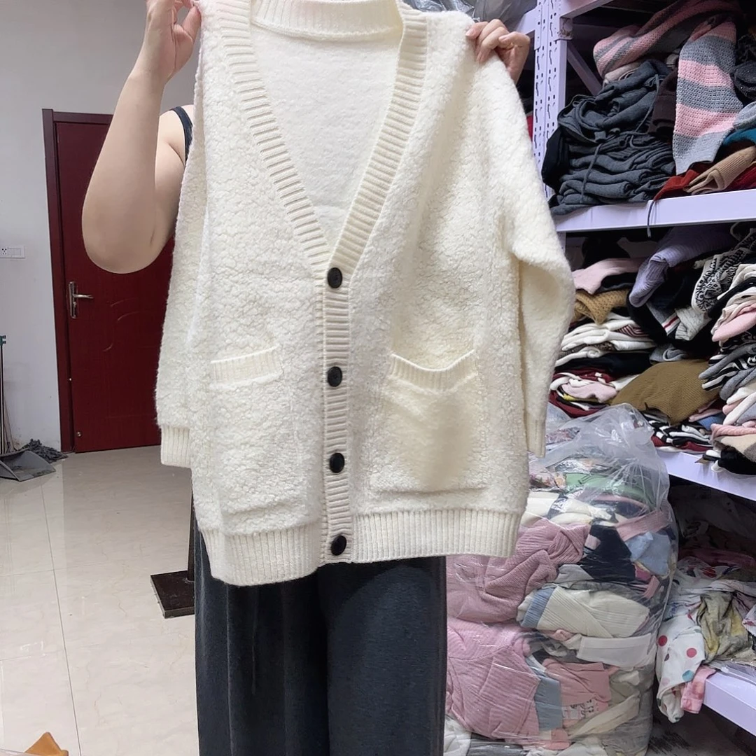 白色圈圈大版开衫
