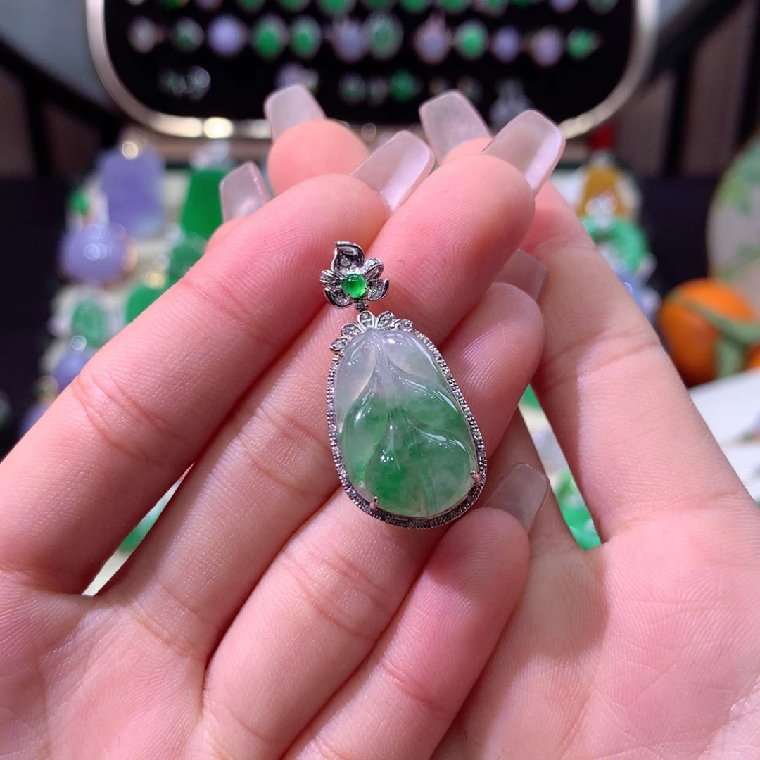 翡翠颈饰18K金镶嵌翡翠