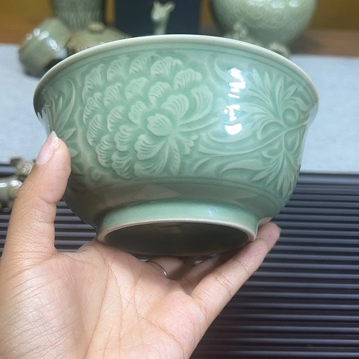 耀州窑青釉塔式牡丹碗1只