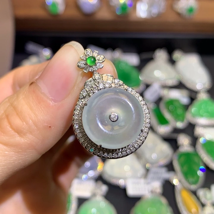 翡翠吊坠(不含链)18K金镶嵌