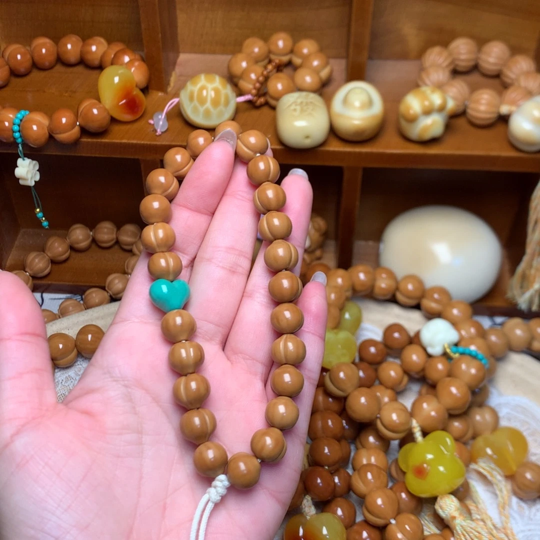 猴头核桃把件10屁桃手持爱心